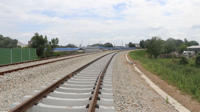 Brzi voz tek na leto